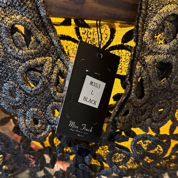 Women’s Black and Gold Sleeveless Lace Button-Front Shirt - Picture 6 of 6